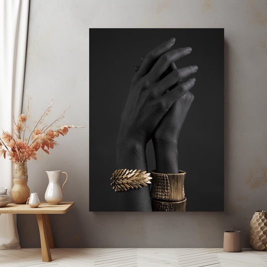 Tablou Canvas maini delicate in nuante de negru si auriu | The Print Studio