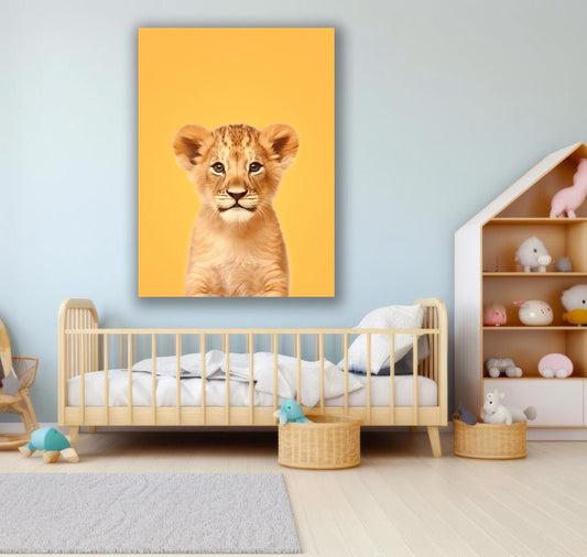 Tablou Canvas pui de leu zambitor in decor vesel pentru copii | The Print Studio