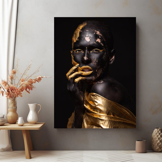 Tablou Canvas portret misterios in nuante de negru si auriu | The Print Studio