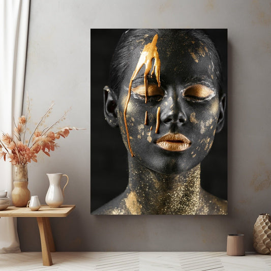 Tablou Canvas portret feeric in auriu si negru | The Print Studio