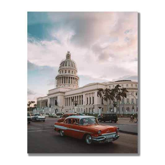 Tablou Canvas masina de epoca nostalgica pe sosea | The Print Studio