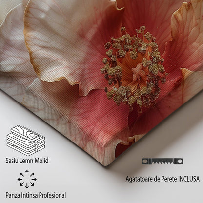Tablou Canvas floare roz delicata cu detalii realiste | The Print Studio