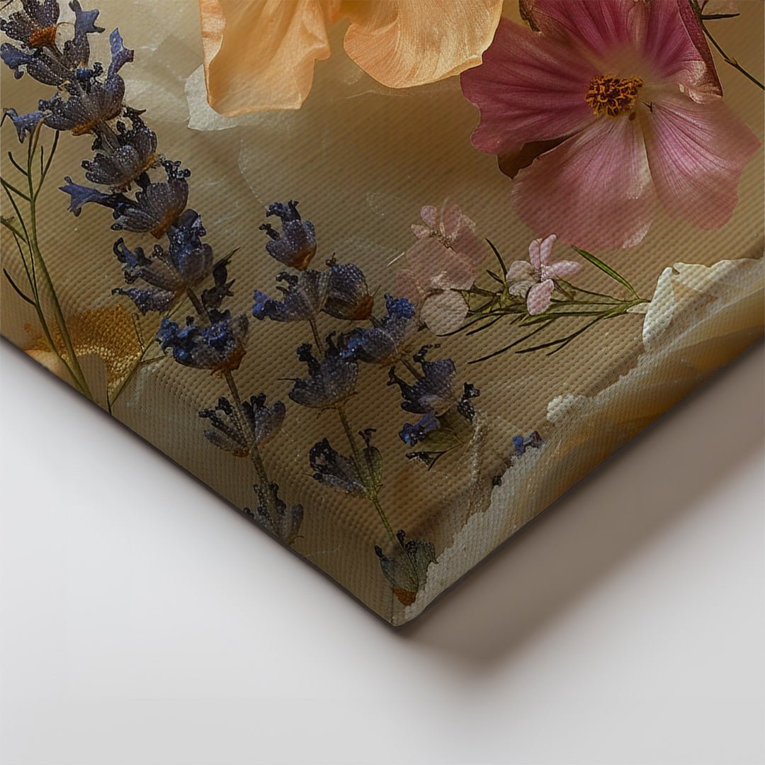 Tablou Canvas flori de camp vibrante pe fundal de lavanda | The Print Studio