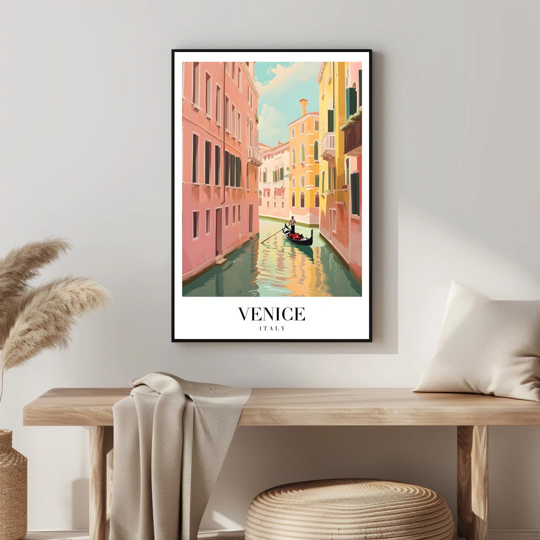 Tablou Canvas gondola plutind prin strazi vesele ale Venetiei | The Print Studio