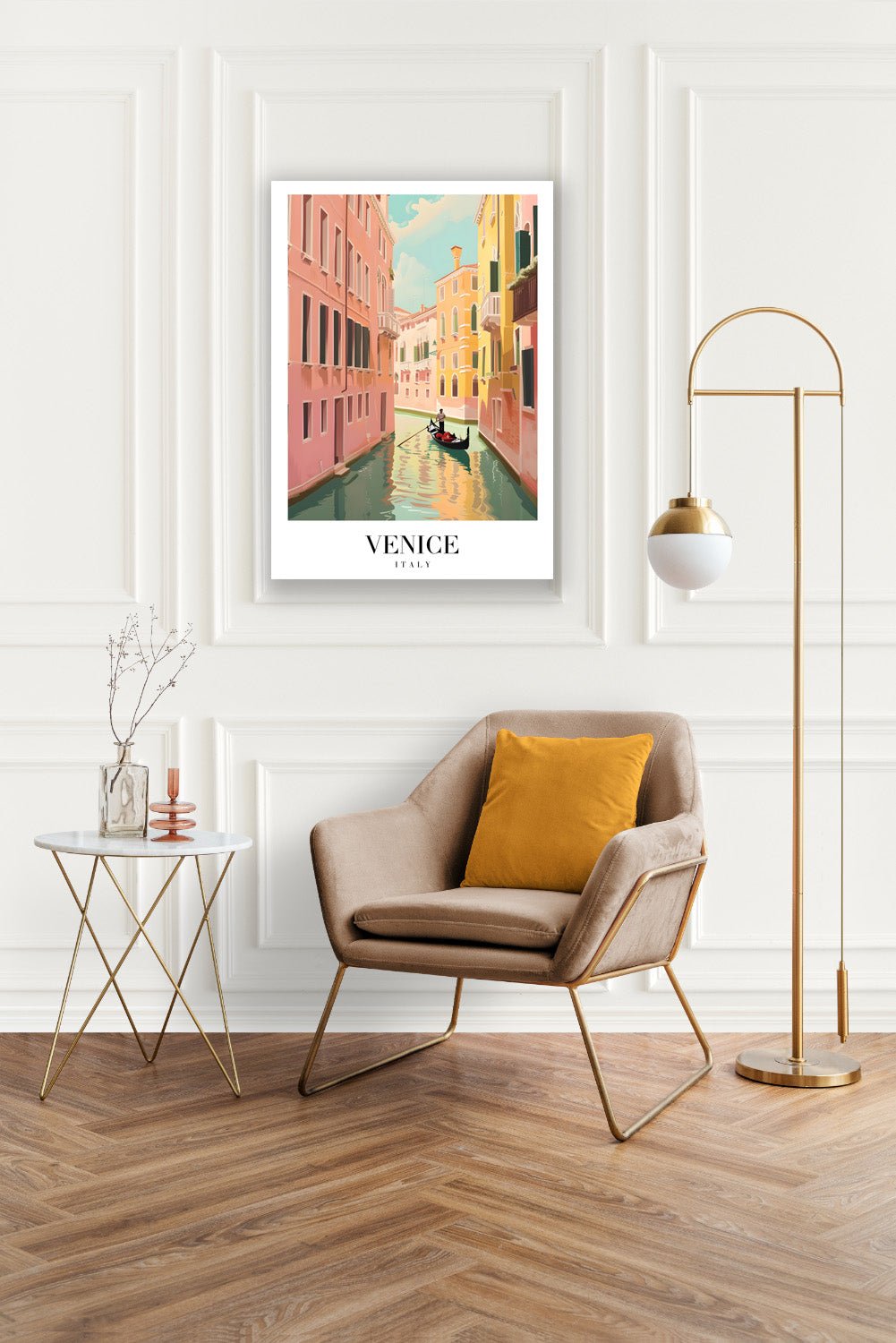 Tablou Canvas gondola plutind prin strazi vesele ale Venetiei | The Print Studio