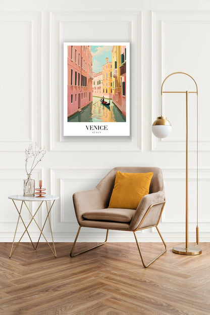 Tablou Canvas gondola plutind prin strazi vesele ale Venetiei | The Print Studio